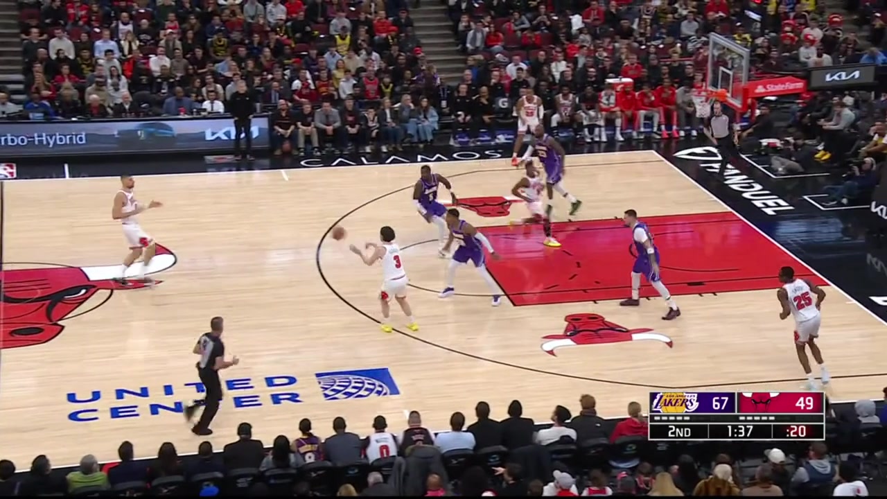 Jake LaRavia steals the ball and LeBron James finds Rui Hachimura for the fastbreak dunk with a replay