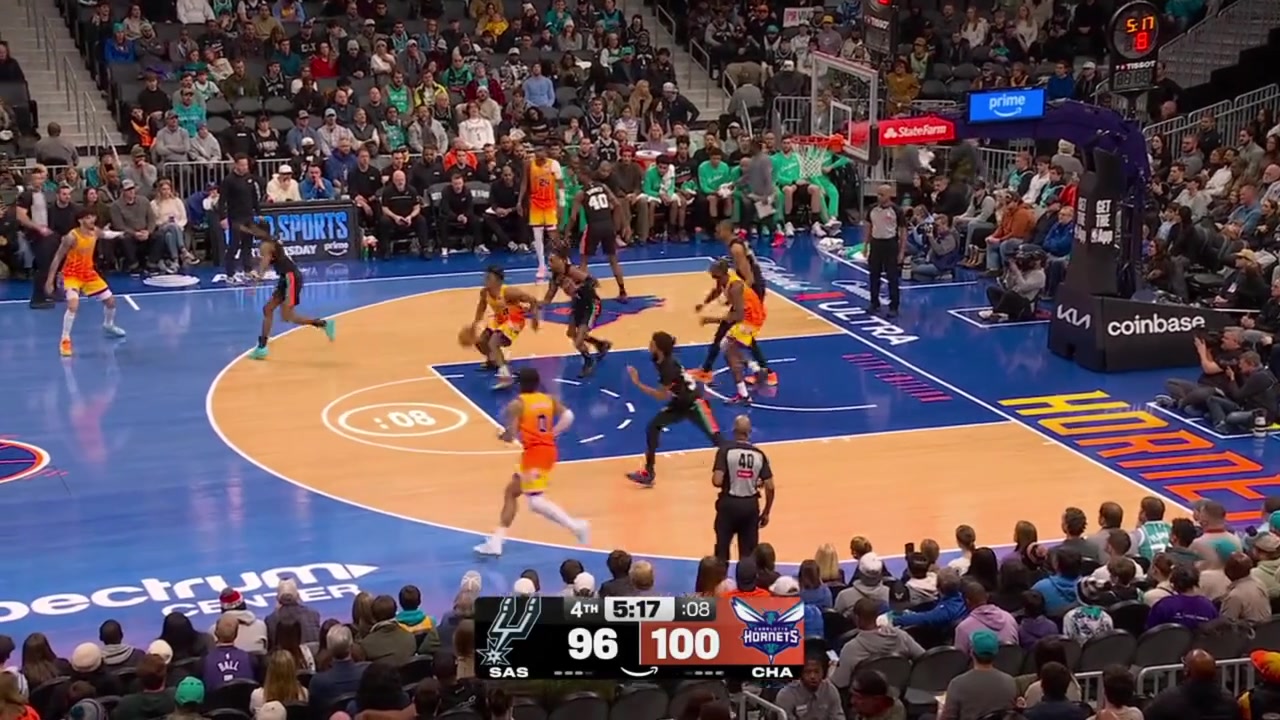 Devin Vassell forces the turnover on Collin Sexton leading to a De'Aaron Fox fast-break layup and capping a 15-4 Spurs run as they claw back into the game