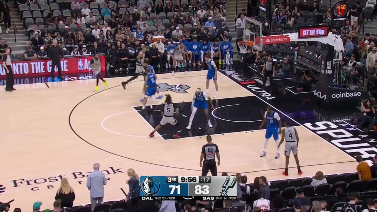 Stephon Castle hits the mid range jumper over Daniel Gafford then gets the steals on Cooper Flagg and finishes with a windmill dunk on the fast break