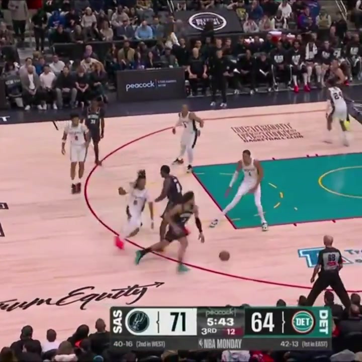 Castle locks up and blocks Cade on one end comes down for the and-1 on the other