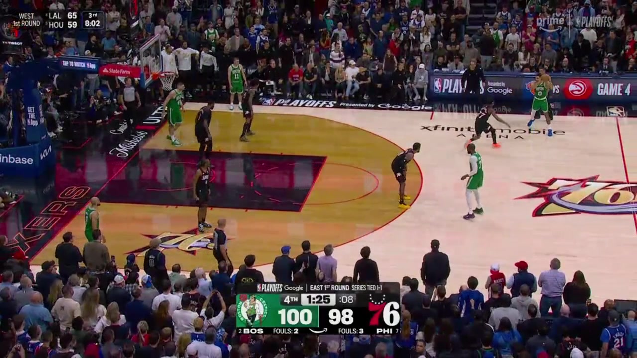 Payton Pritchard hits the clutch stepback 3 to beat the shot clock