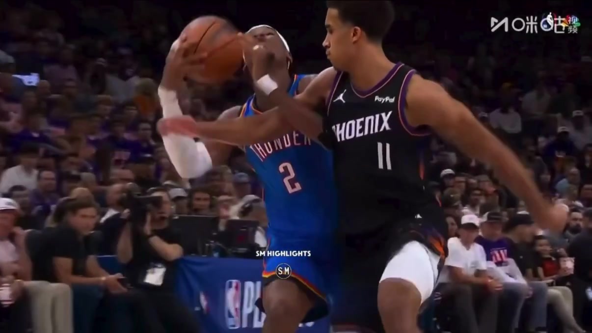 Oso Ighadaro gets far too handsy with SGA who expertly draws the foul