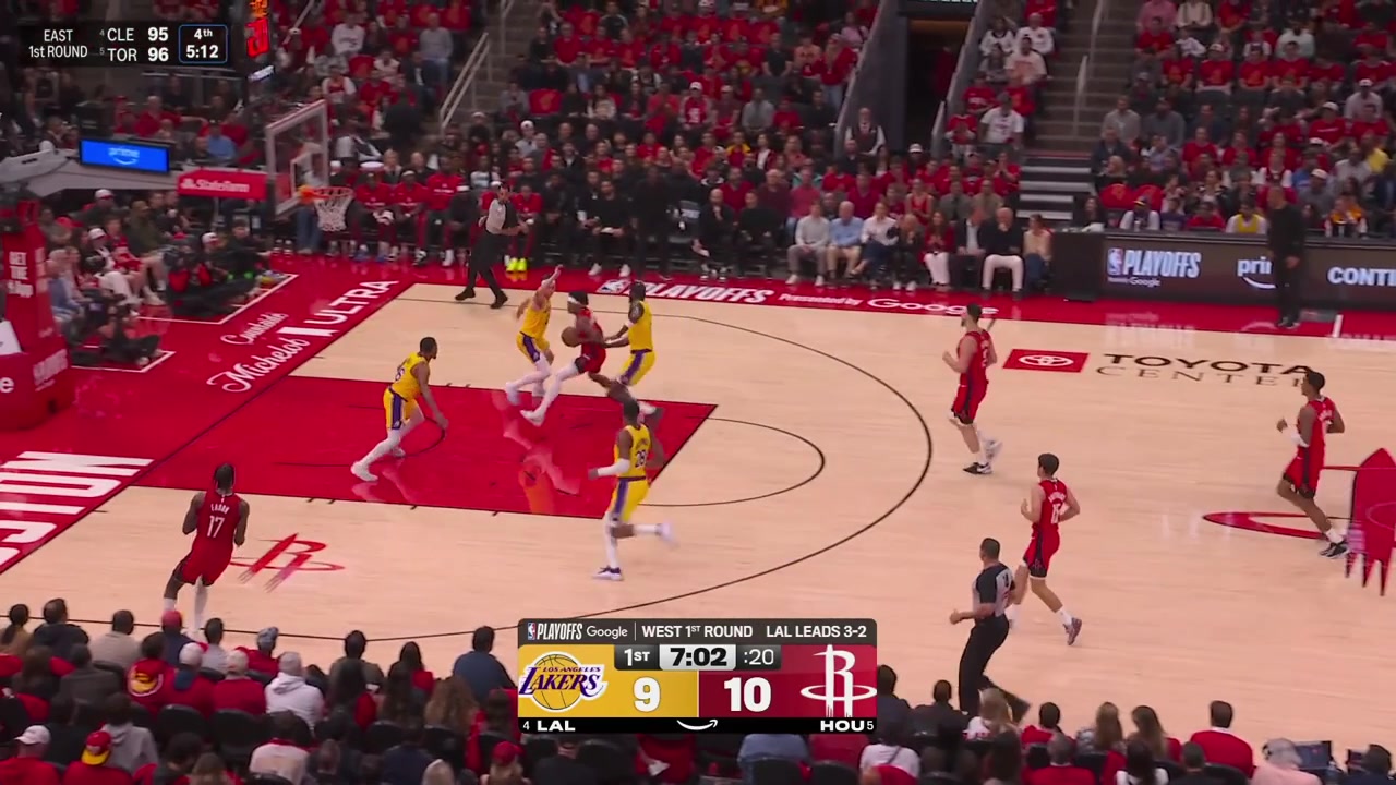 LeBron James taps the pass by Deandre Ayton let the ball bounce once and then sends an absolute laser pass dime to Rui Hachimura for the dunk