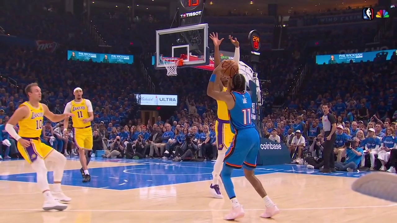 A replay of Rui Hachimura blocks Isaiah Joe's 3-point attempt with his fingertips