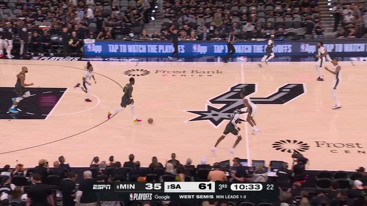 Julius Randle drives and gets blocked by Victor Wembanyama