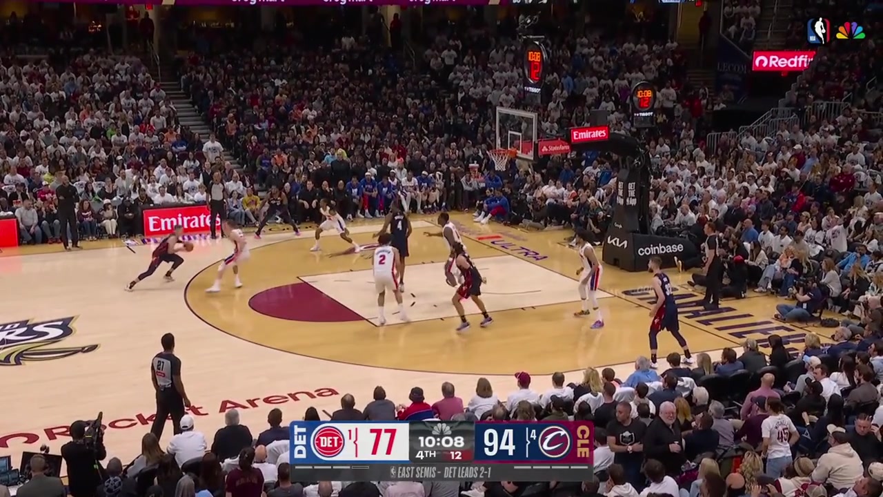 Donovan Mitchell scores his second bucket of the 4th quarter giving him 29 points 25 points in the 2nd half