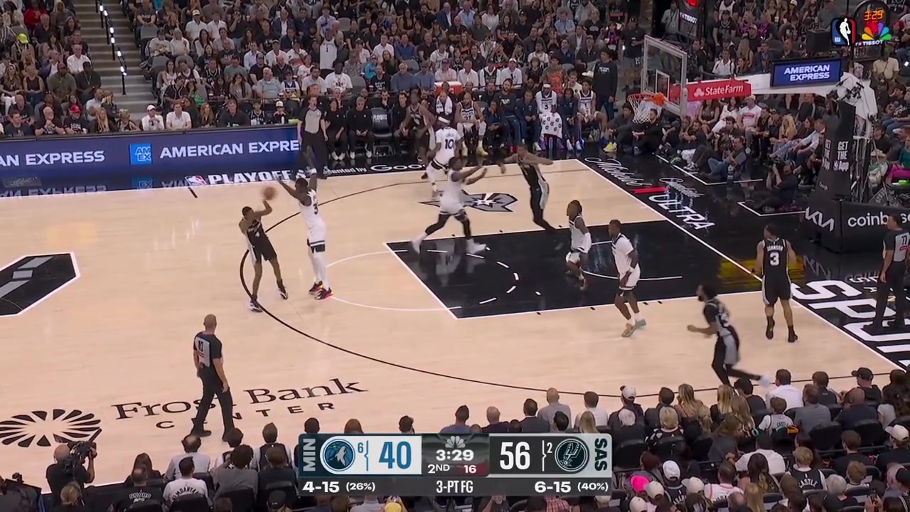 De'Aaron Fox lobs it to Victor Wembanyama for the alley-oop dunk and Wemby now got 20 points in the 1st half with a replay