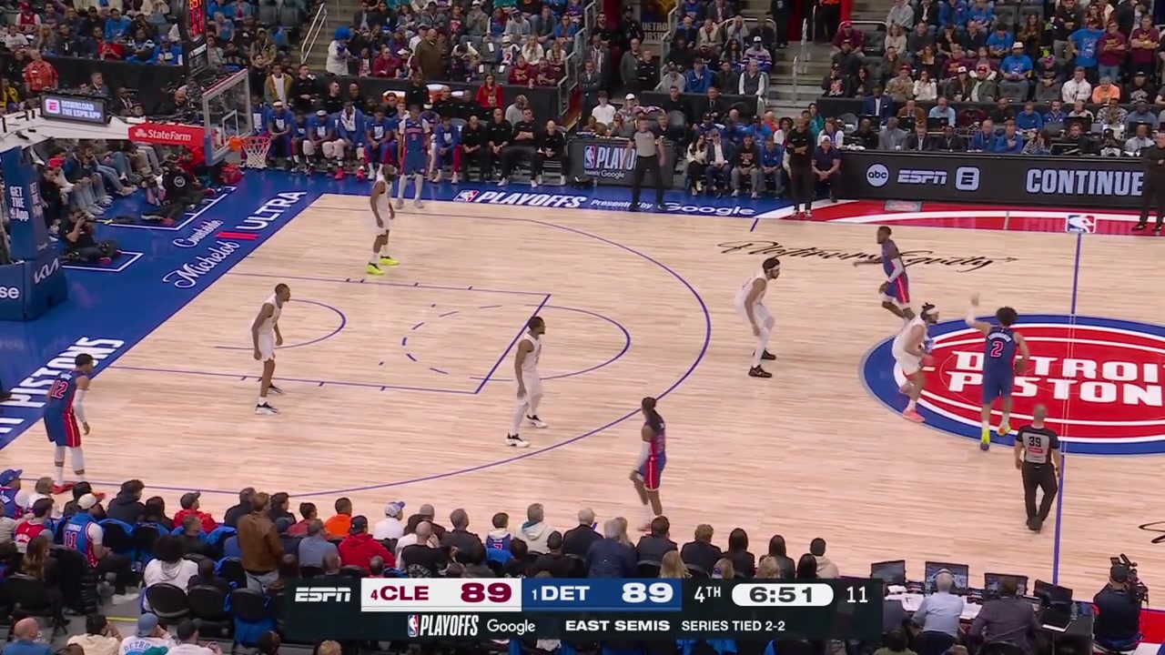Cade Cunningham hits a 3-pointer to give the Pistons the lead 37 Points for Cade