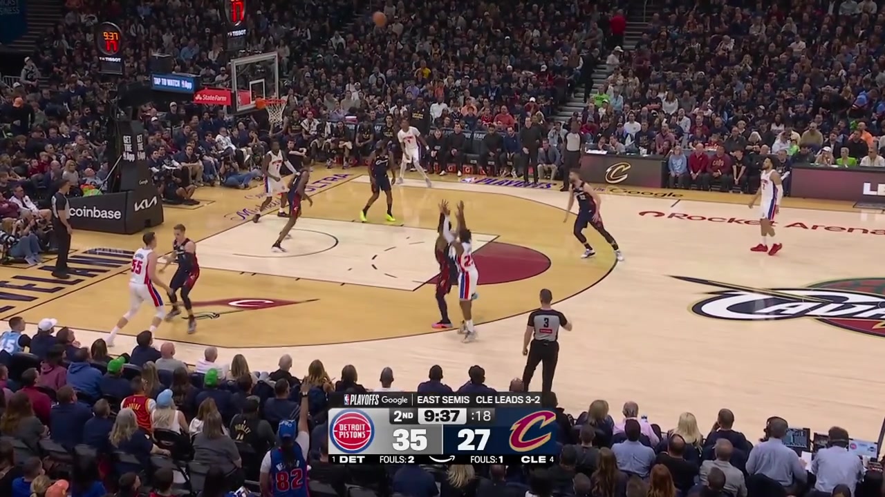 Paul Reed grabs the offensive board and finds Cade Cunningham for the 3-pointer putting the Pistons up 11