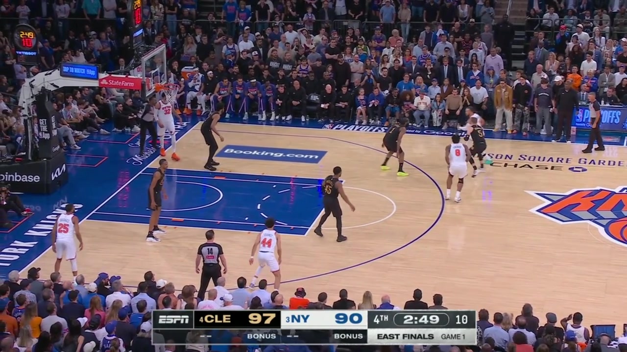 Bridges cuts the lead to 4