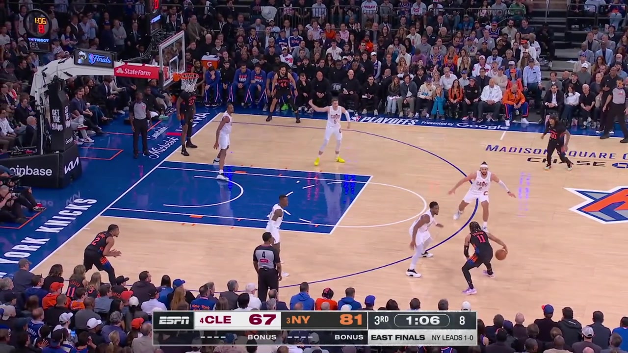 Jalen Brunson lobs it to Mitchell Robinson for the alley-oop dunk with a replayBrunson with his 10th assist of the night