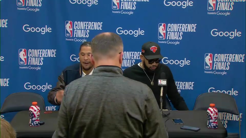 Josh Hart and Karl-Anthony Towns discuss pizza crust