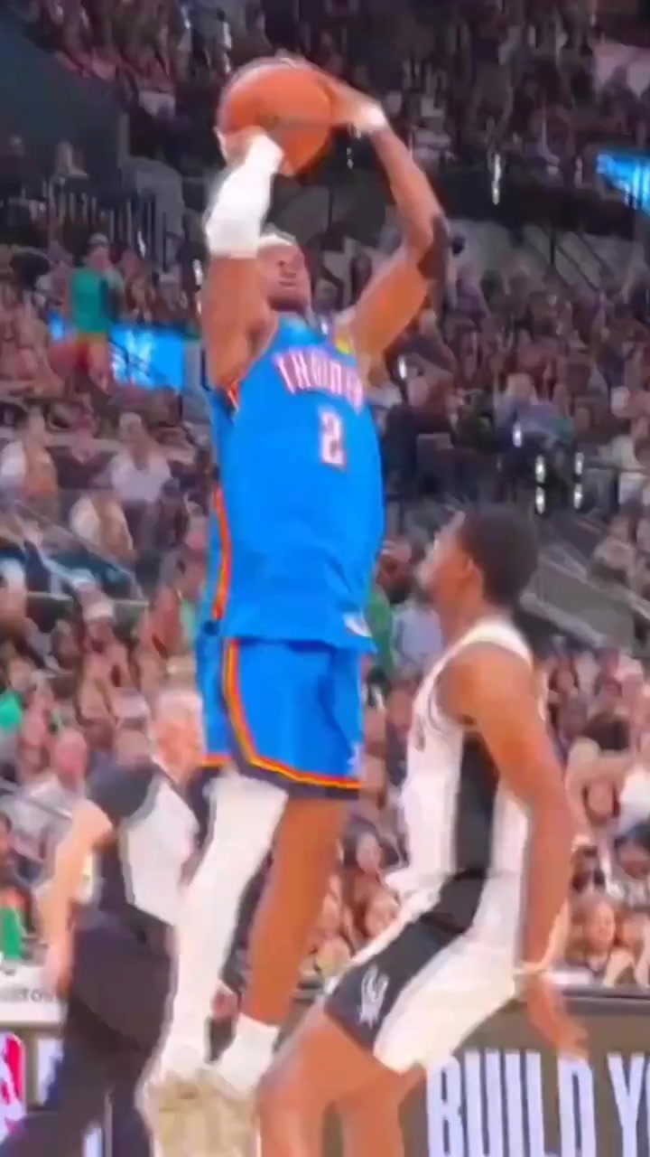 De'Aaron Fox Brutal foul on SGA