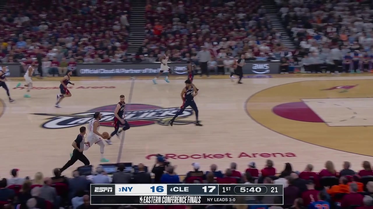 Dean Wade with great 1v1 defense against Jalen Brunson and the block with a replay