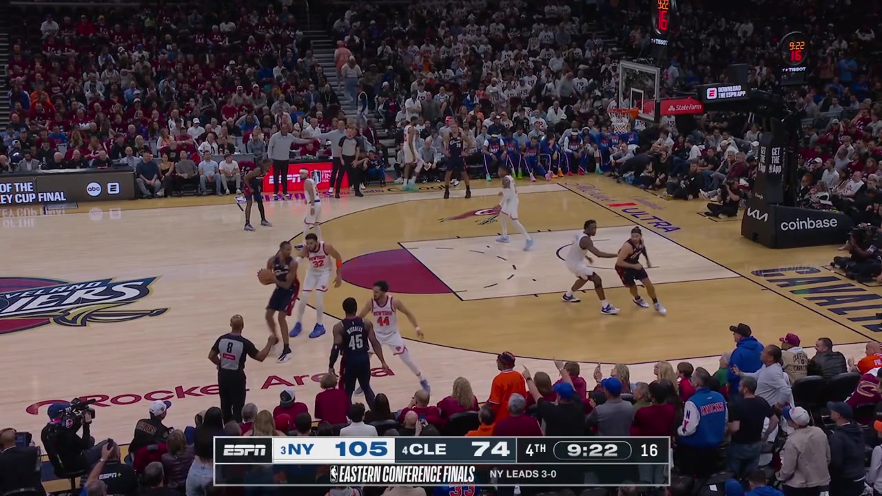 Donovan Mitchell hits the fadeaway to give him 31 points in 31 minutes cutting the lead to 31