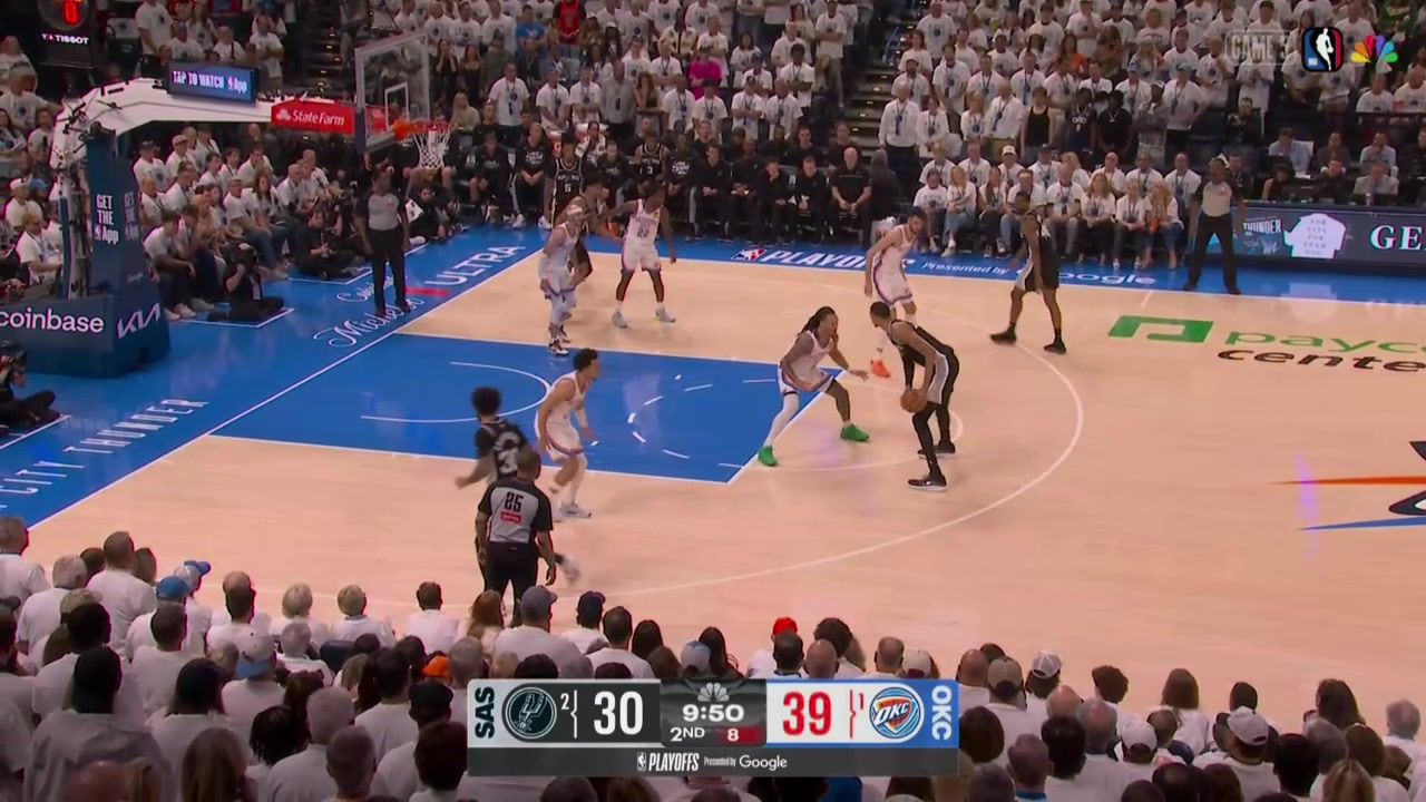 Victor Wembanyama draws the foul on Jaylin Williams with replay