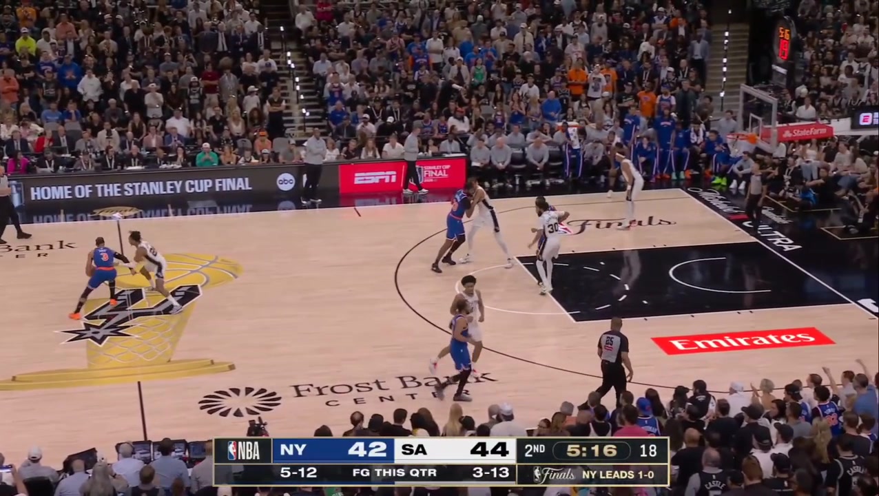 HIGHLIGHT Josh Hart trips Stephon Castle as he tries to grab the loose ball
