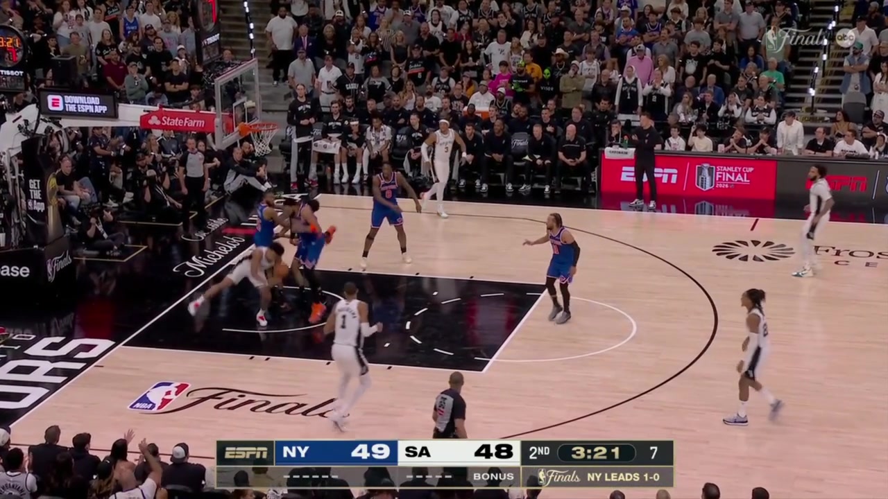 4-point play for Vassell after Brunson fouls his hair