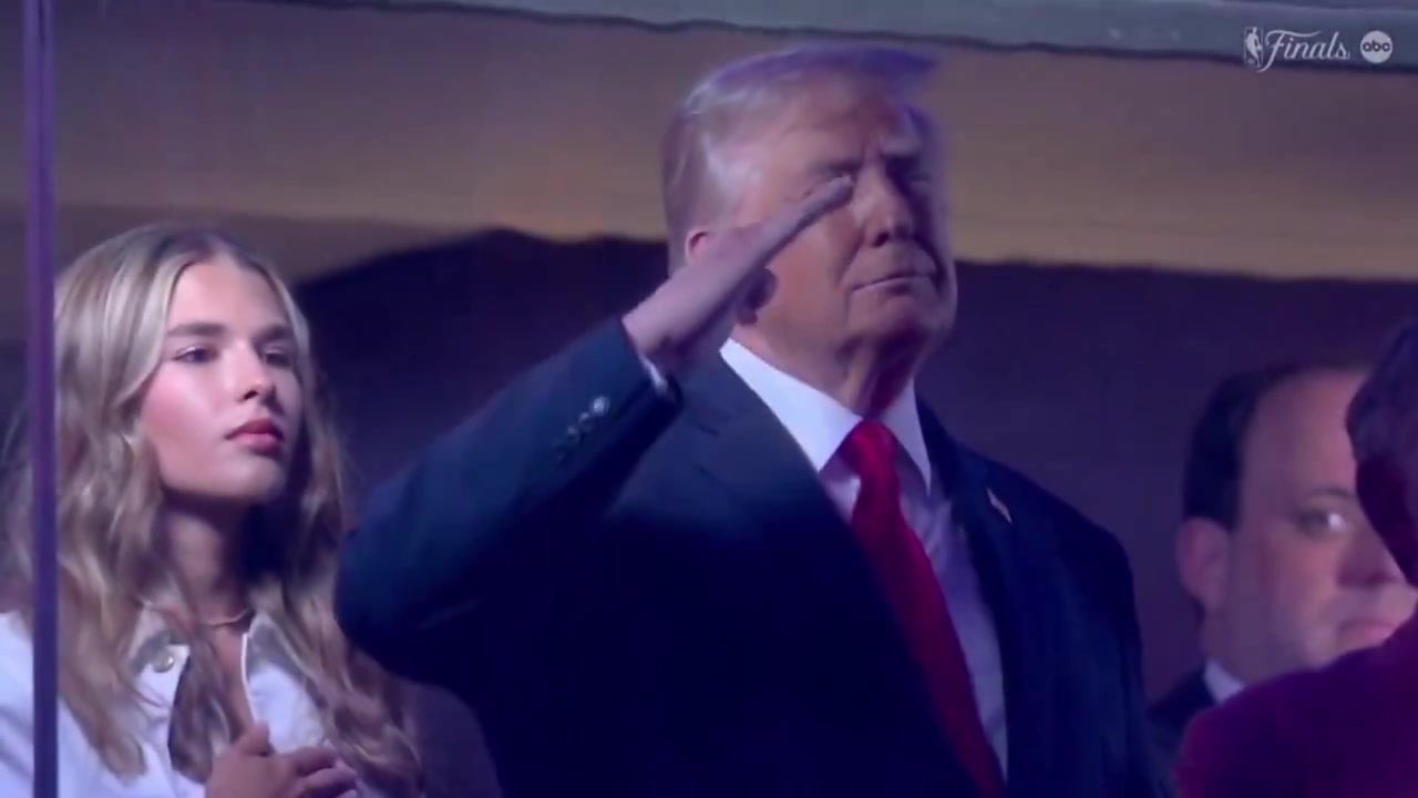 Knicks fans at MSG boo the president during National Anthem