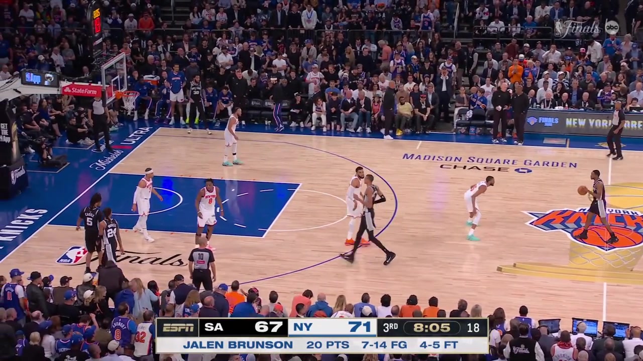 Victor Wembanyama hits the jumper over Karl-Anthony Towns with a replay 17 Points for Wemby