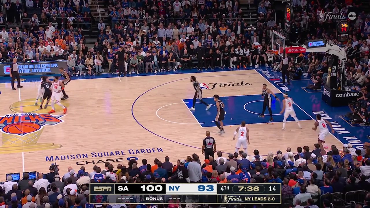 Brunson gets past Wemby and multiple Spurs defenders for an easy layup