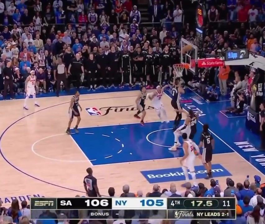 Fox blows the game with an unnecessary layup Do yall agree this is the worse play in sports HISTORY