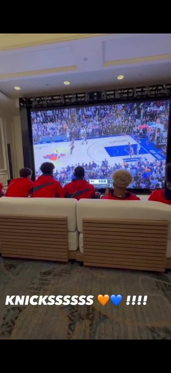US Soccer Men's National Team celebrating OG Anunoby's game-winner