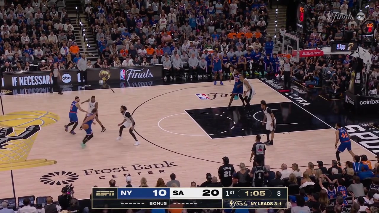 Jalen Brunson hits the 3-pointer in Julian Champagnie's face to beat the shot clock and to give him 8 points
