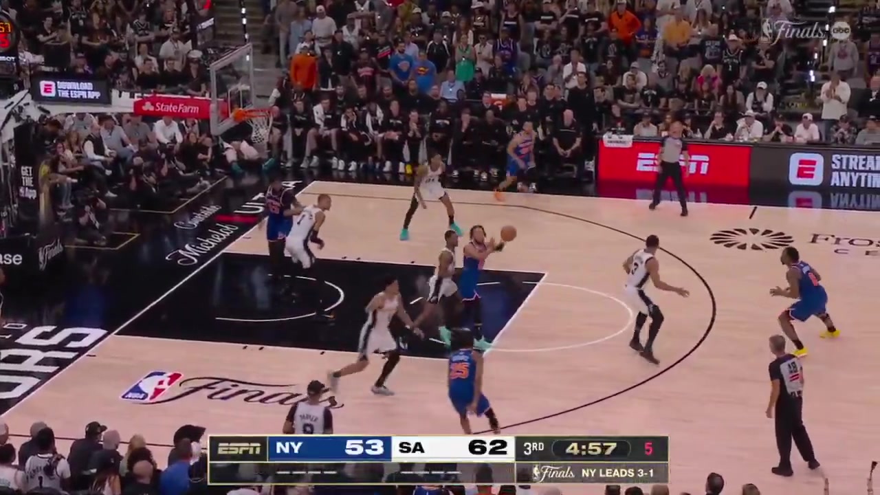 Dylan Harper smacks Mikal Bridges in the face and gets Scott Foster to call a jump ball