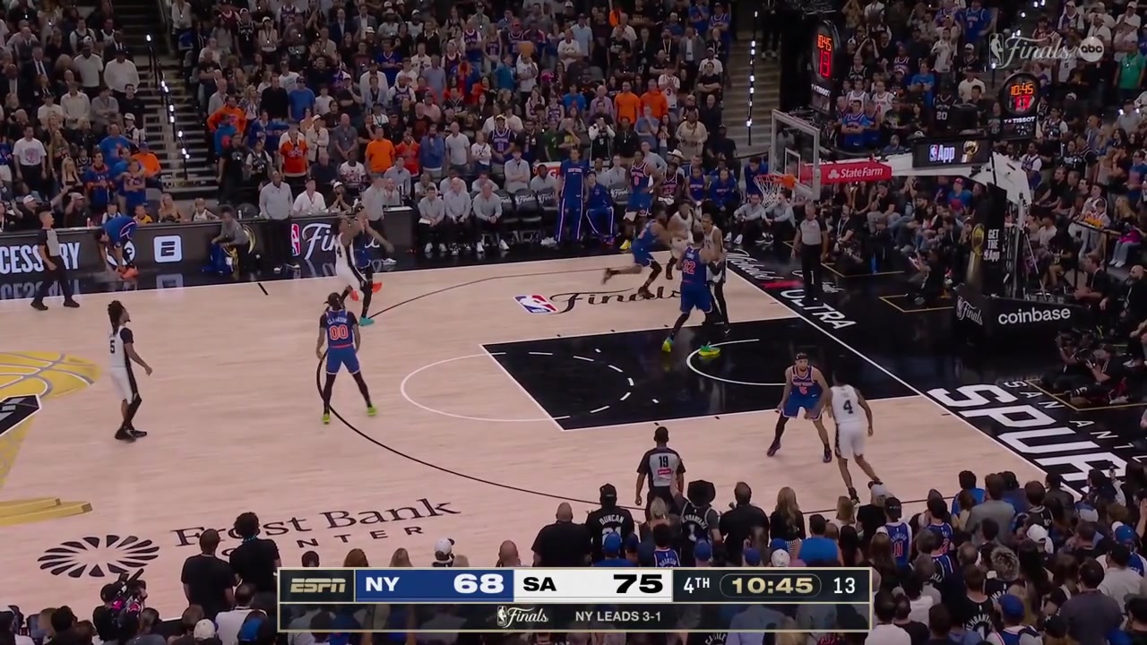 Victor Wembanyama with the powerful one-handed driving dunk with replays