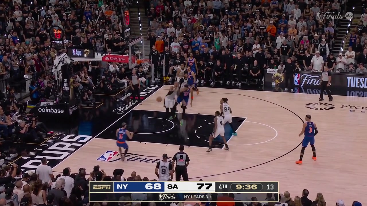 Landry Shamet hits a 3-pointer to cut the Spurs' lead to 6