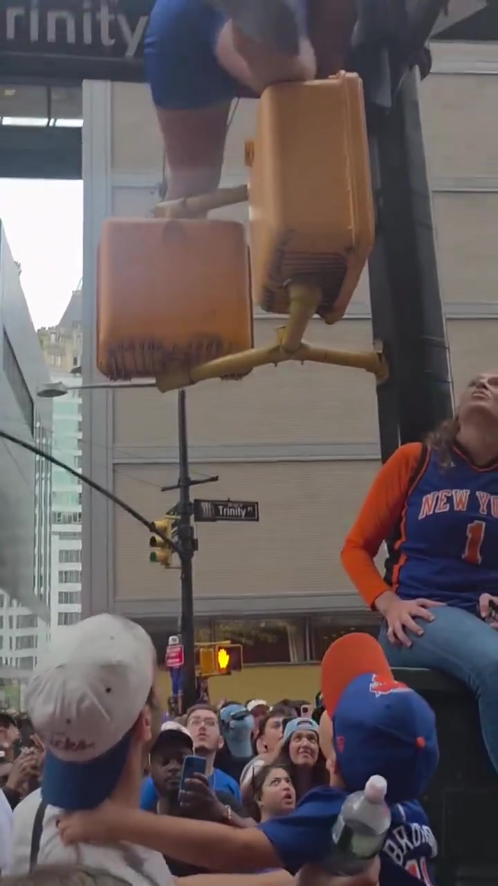 Just a Knicks fan dancing