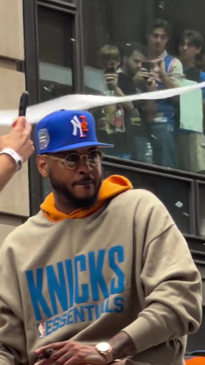 Carmelo Anthony Enjoying Knicks Parade