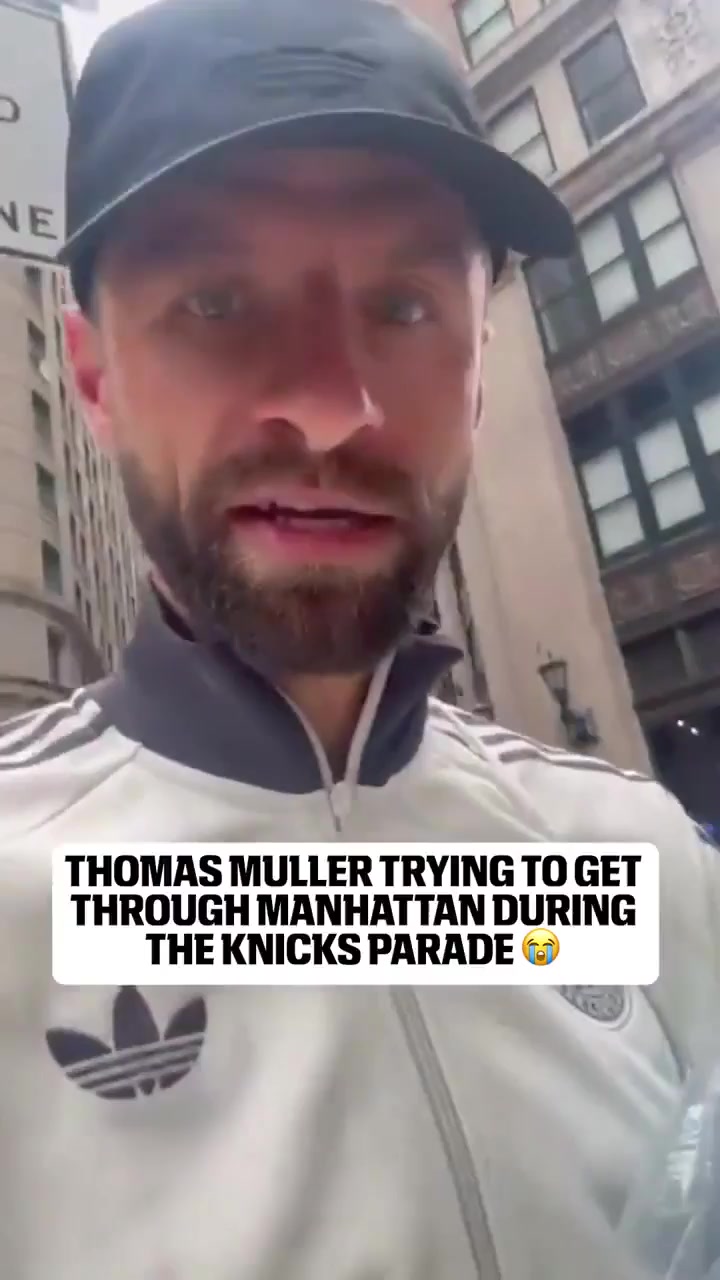 Soccer player Thomas Mller is wandering around lost on his way to practice because of the Knicks parade