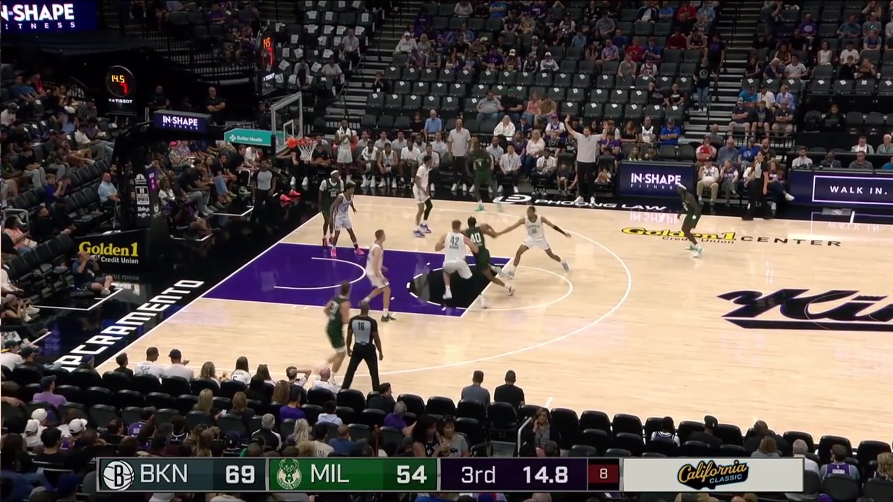 Ben Humrichous grabs the rebound hits his 5th triple of the game and continues with good defense to end the 3rd quarter