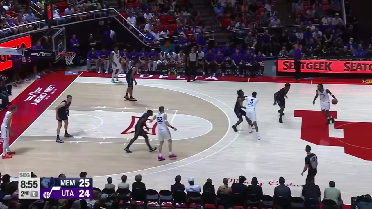 Darryn Peterson finds Jaxon Kohler for the cutting layup then finds him for the hook shot and then a full-court pass to Kohler for the fastbreak layup as Cameron Boozer is called for the goaltending with replaysPeterson-Kohler connection