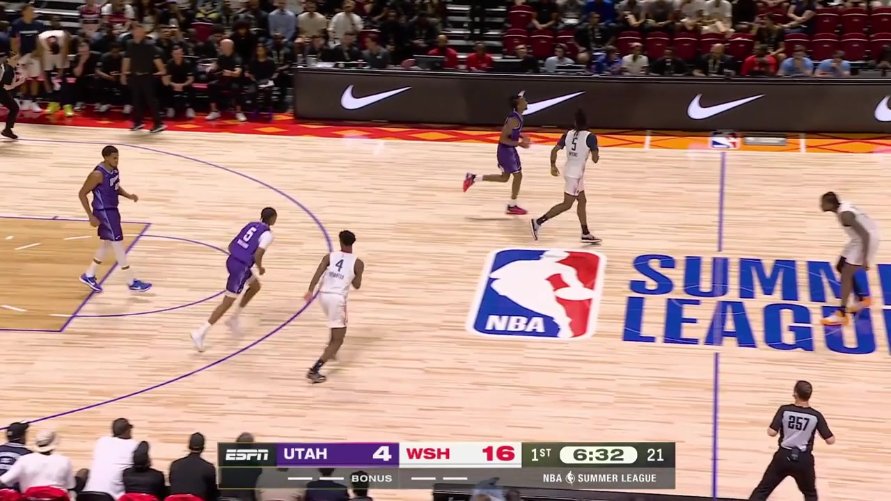 AJ Dybantsa strips Cody Williams the crowd gets hyped for a potential fastbreak highlight but he turns it over right away with a replay