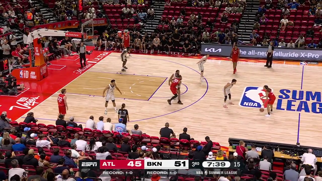Ben Saraf blocks Asa Newell on the driving attempt with a replay