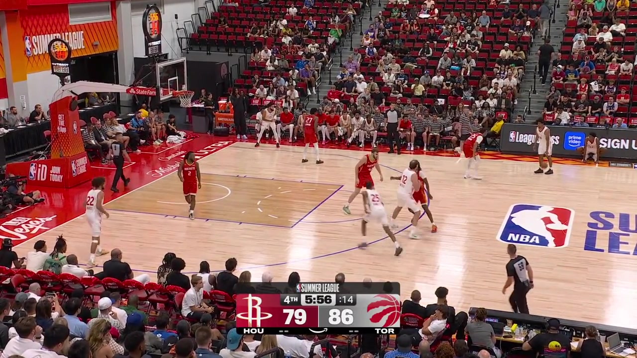 Bruce Thornton deflects the incoming pass to the backcourt shows a lot of heart with the hustle dives on the floor for the ball through contact gets it and finds Oscar Cluff for the easy 2 with a replay