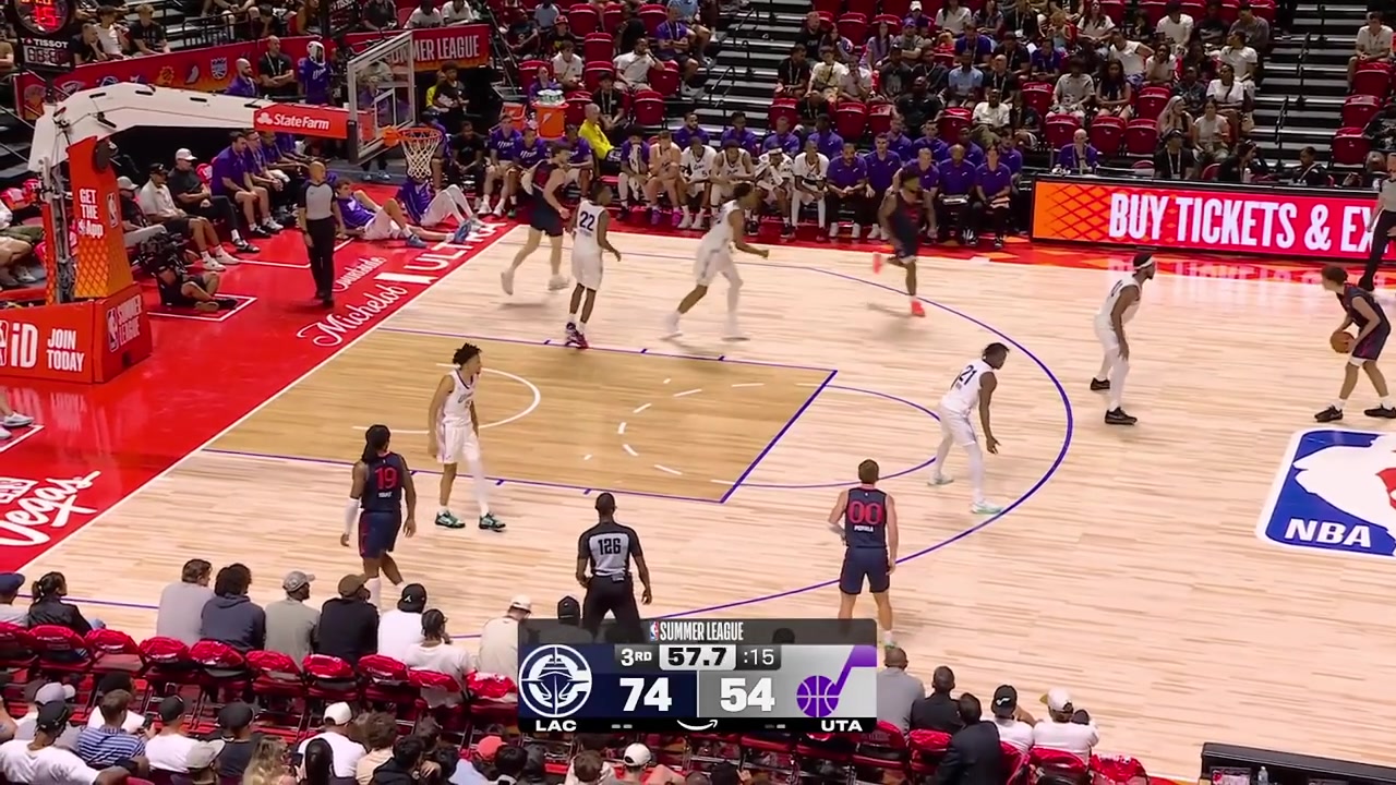 Keaton Wagler hits a step-back three for his fourth triple of the game
