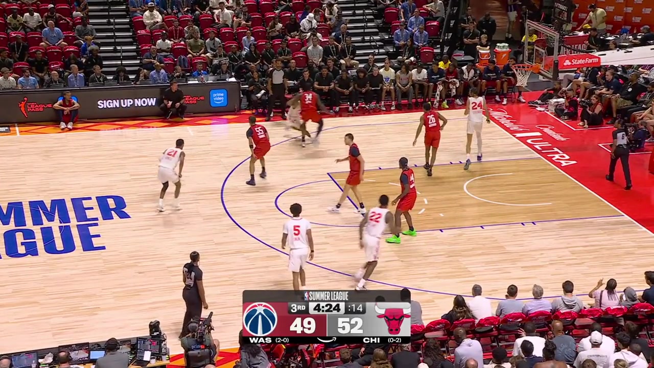 Noa Essengue soars for the putback dunk with replays