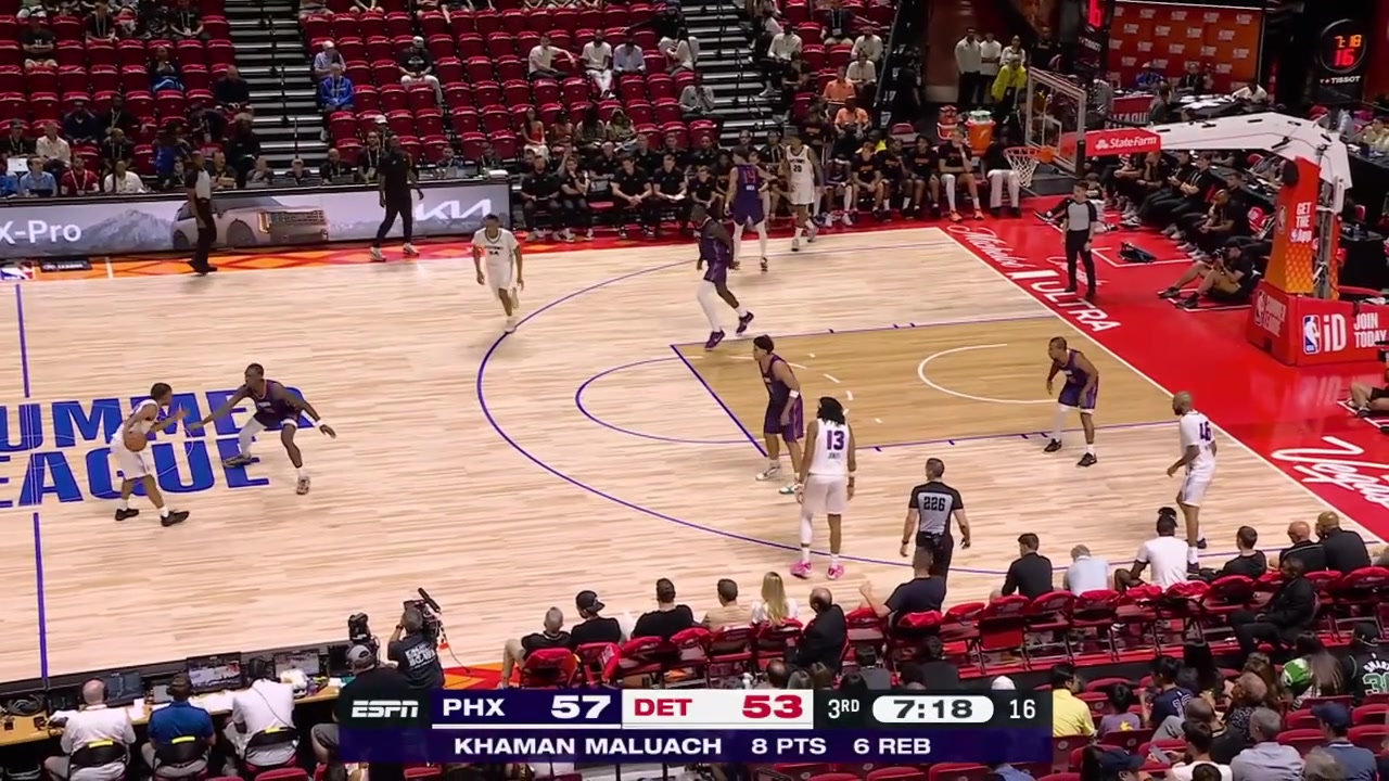 Brice Williams makes the tough And-1 on Khaman Maluach despite being hit by two hands with replays
