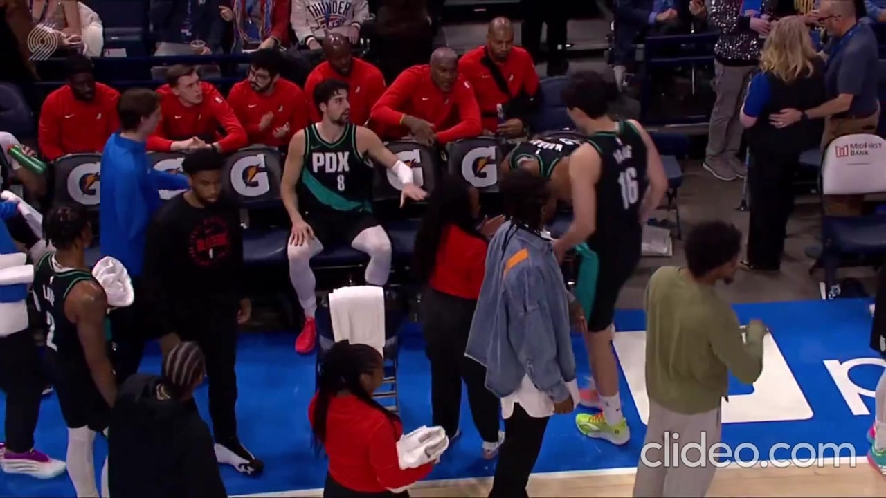 Deni Avdija calls over Yang Hansen's interpreter so they can communicate