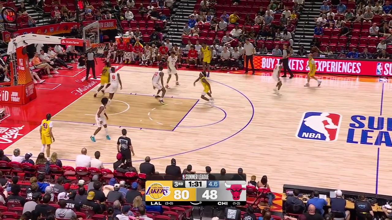 Caleb Wilson with the cutting dunk off a pass by Dailyn Swain with replays