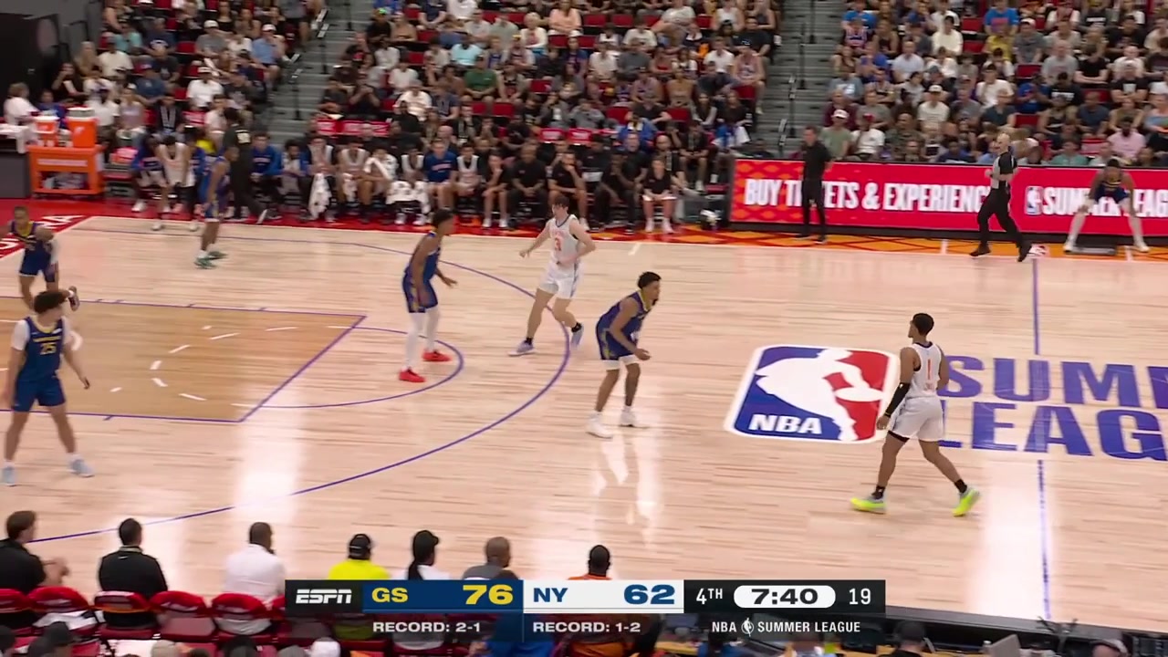 Yaxel Lendeborg steals the ball and lobs it to Lajae Jones for the two-handed jam with replays