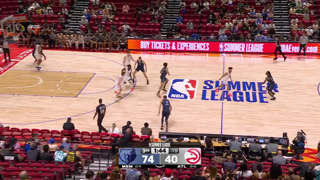 Cameron Boozer backs down Eli John Ndiaye in the post spins and scores with ease with a replay