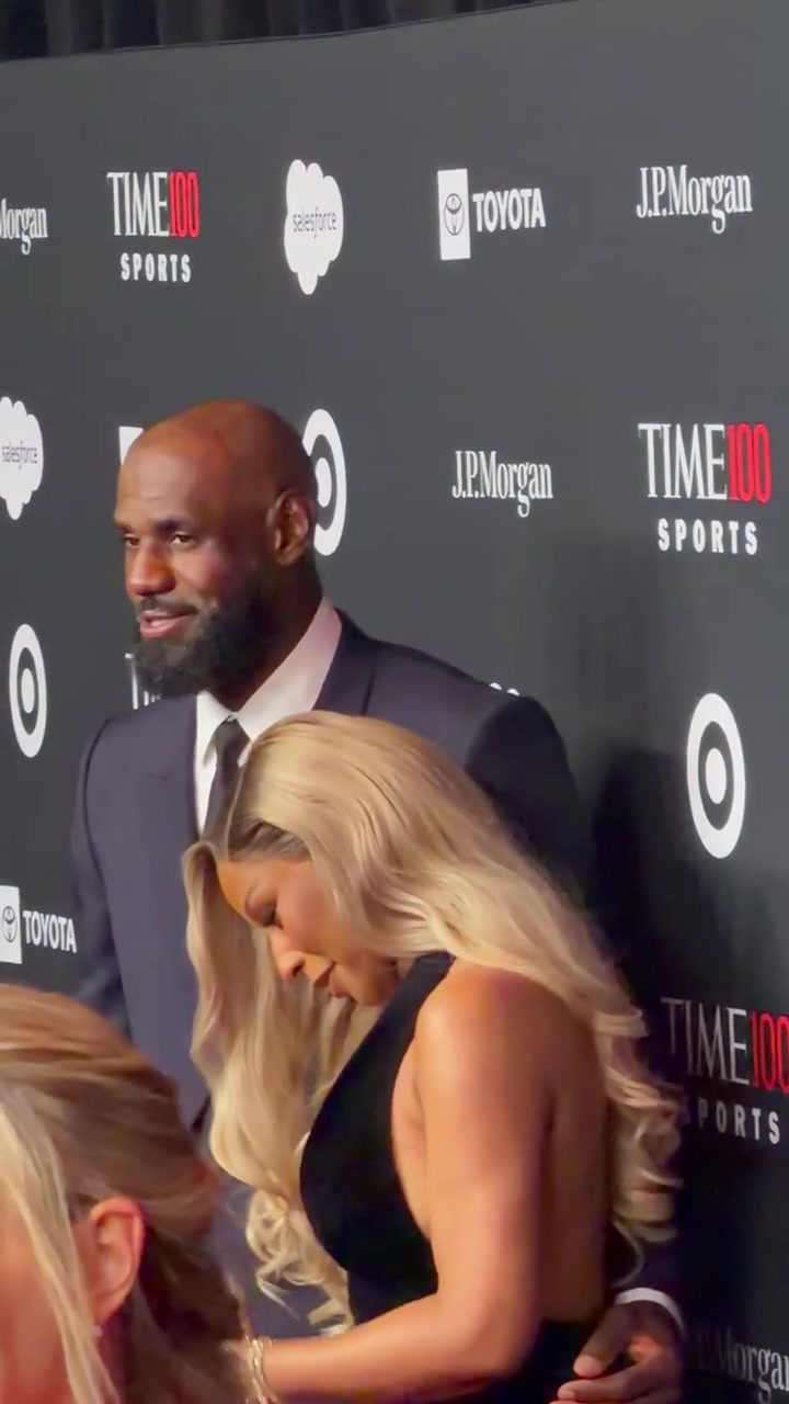 Lebron debuts the new bald look
