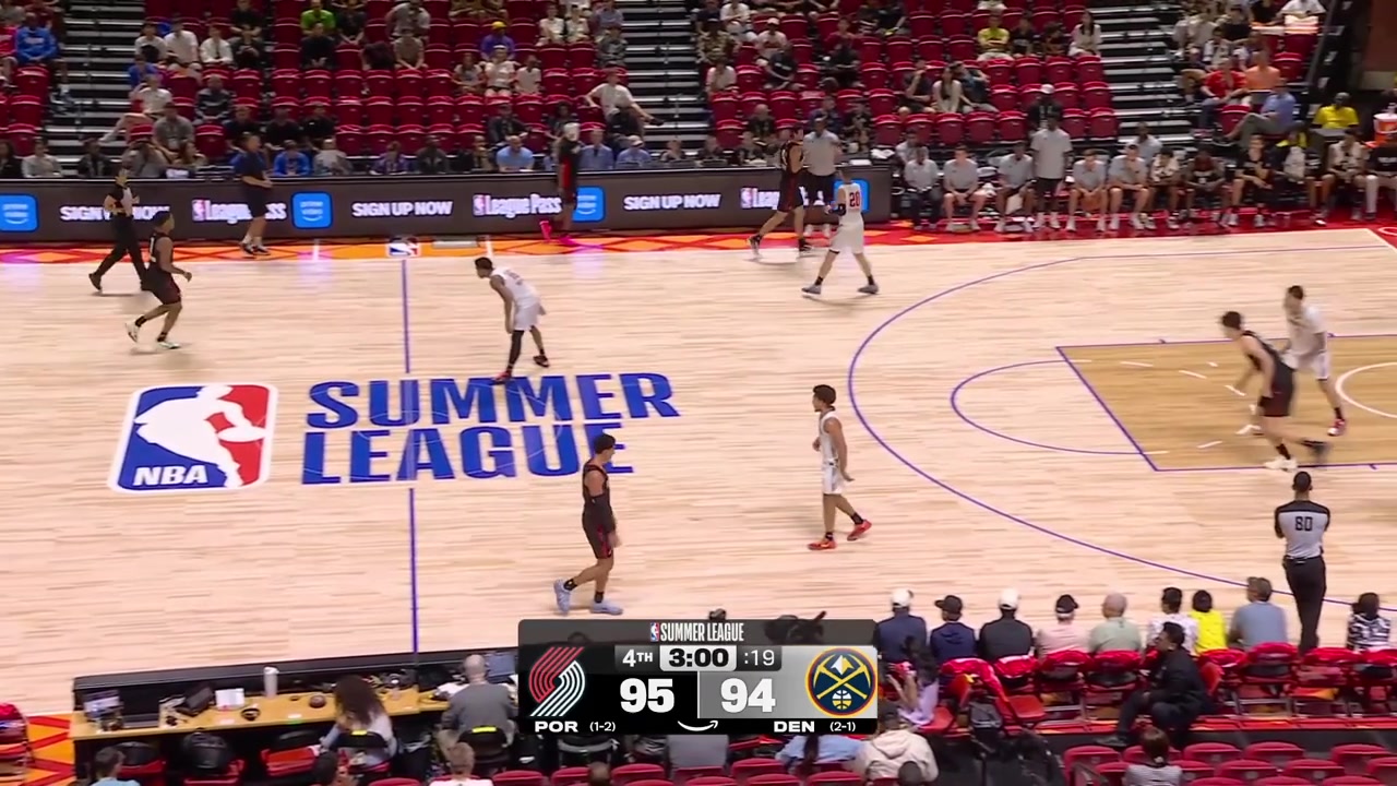 Chris Youngblood finds Yang Hansen for the powerful slam over Bryce Hopkins Trevon Brazile misses a 3 over Yang and Youngblood grabs the rebound and sends a long pass to Yang who spins and scores on Brazile with replays13 Points for Young 7 assists for Youngblood