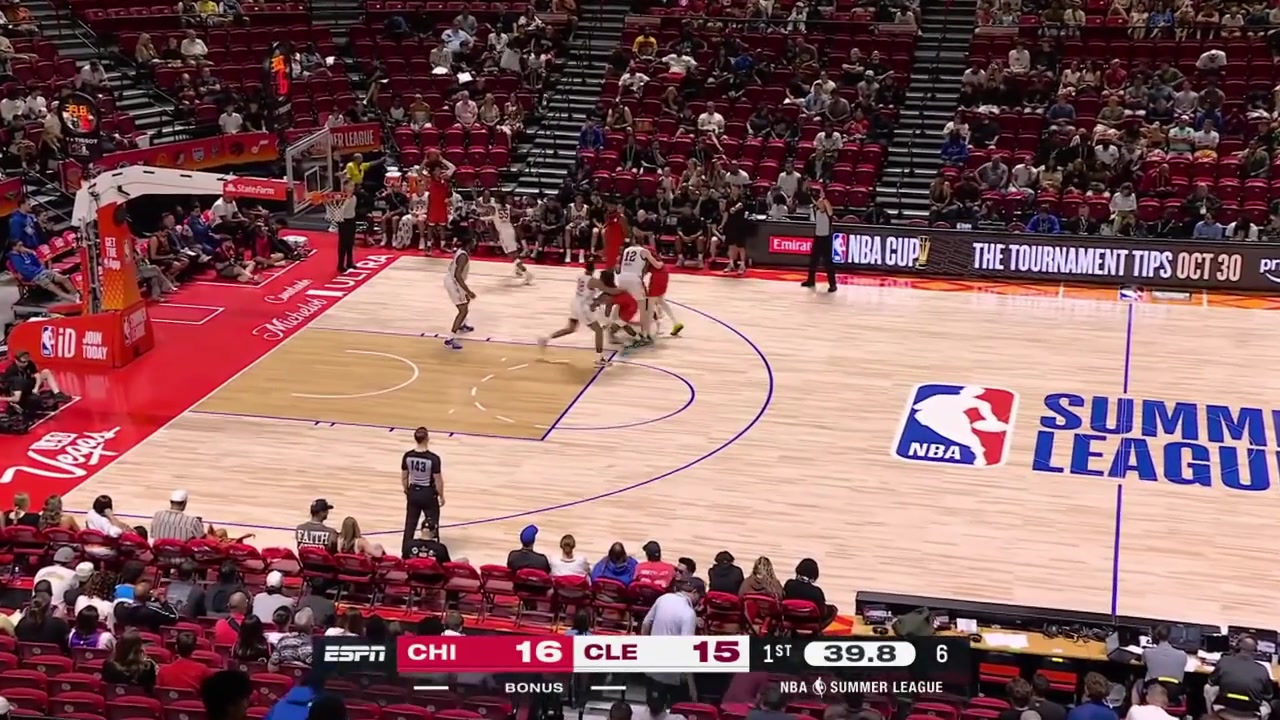 Malik Williams gets a very friendly bounce on the 3-pointer to beat the shot clock and Malaki Branham hustles for the loose ball and throws it to Malik who hits the buzzer-beater jumper at the end of the 1st clock Again off the friendly bounce