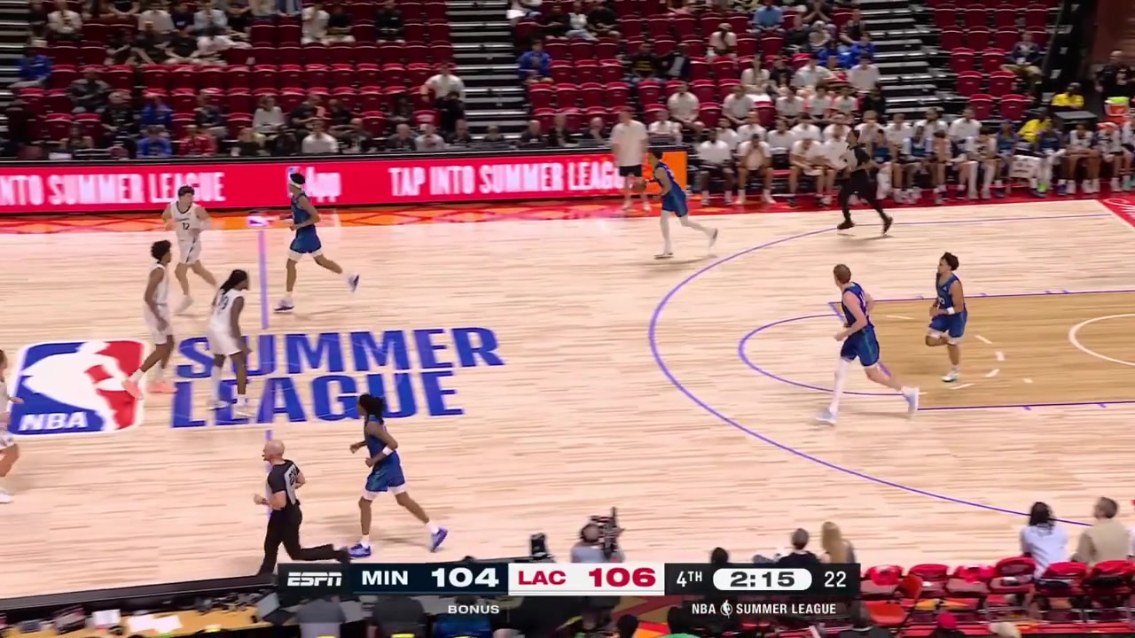 Enrique Freeman finds Rocco Zikarsky for the clutch dunk to tie the game and then he finds him for the And-1 after Baba Miller was called for the goaltending with replays